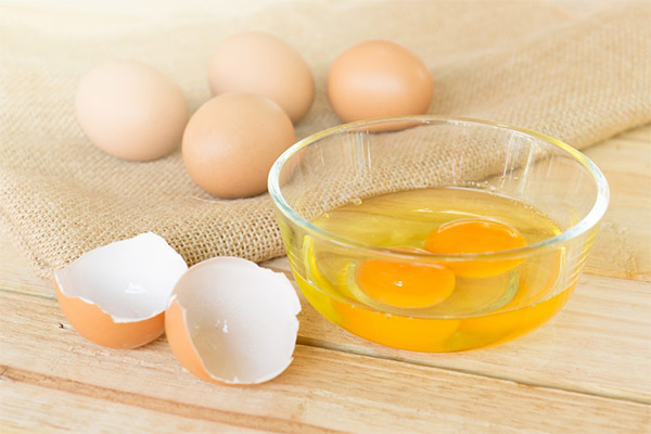 What are the benefits of raw chicken eggs