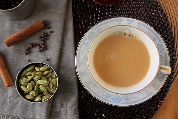 Tea with Milk and Cardamom