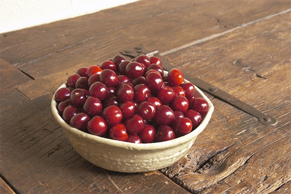 The benefits and harms of cherries